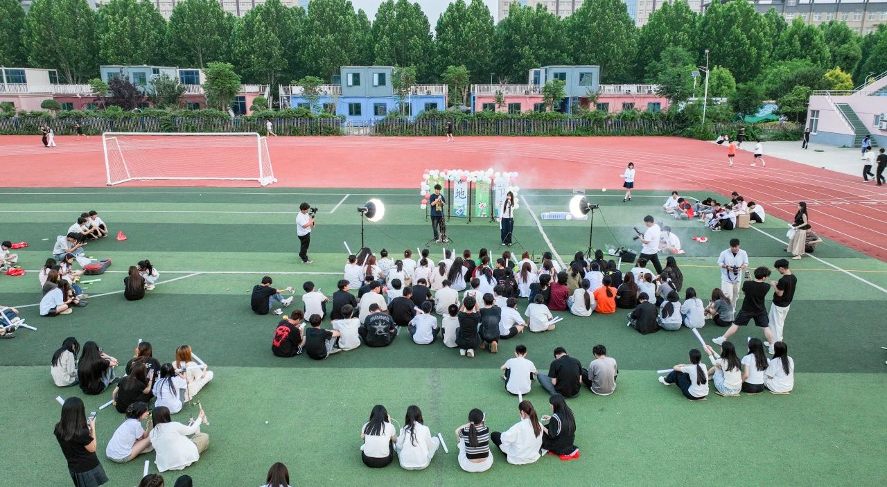 嗨翻校园！AI草坪音乐节燃动全场~